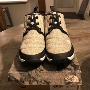 North face grey and black winter shoes/boots size 8  worn once with original box